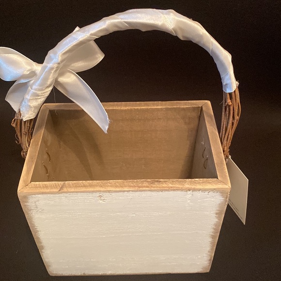 Here Comes the Bride Wedding Basket - Picture 2 of 4